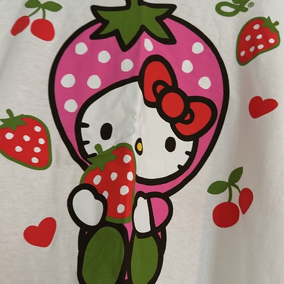 Hello Kitty Strawberry tee XL - Picture 2 of 5